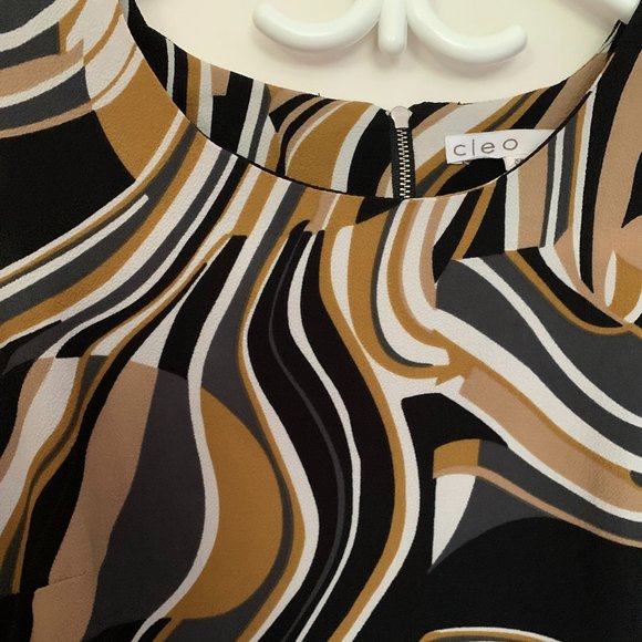 Swirl pattern high-low blouse - Picture 3 of 4